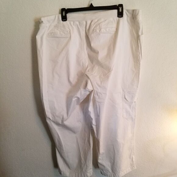 Cato Woman Size 22/24 White Capris With Drawstring - Picture 2 of 3